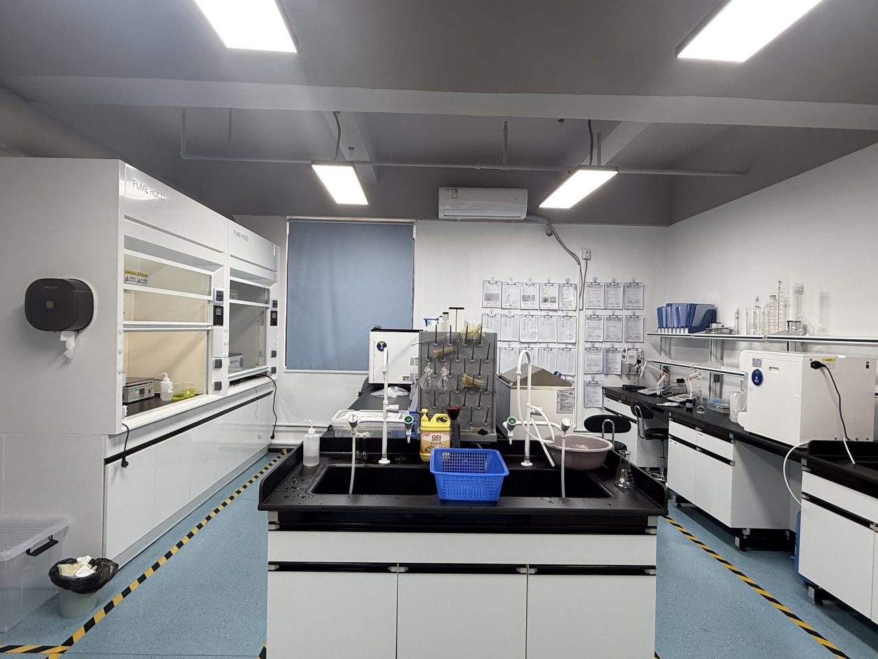 化學實驗室介紹(圖1) 化學實驗室介紹(圖1)